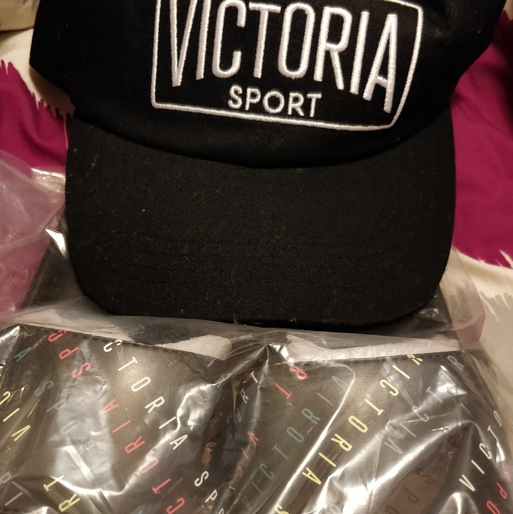 Victoria sport slides and hat set nwt